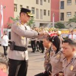 Tepat di Hari Bhayangkara ke 78, 52 Personel Polres Metro Jakbar Terima Kenaikan Pangkat