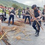 Hasil Sweeping Personel Gabungan TNI Polri Menyita Ratusan Alat Perang (busur dan panah)