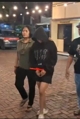 Parah.. Wanita Ini Gasak Uang Kasir Mini market di Gang Songsi Tanah Sereal