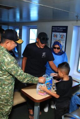 Di Dermaga Eksekutif Pelabuhan ASDP Merak, Panglima TNI Bersama Kapolri Tinjau Kesiapan Sarana Prasarana Mudik Lebaran 2026