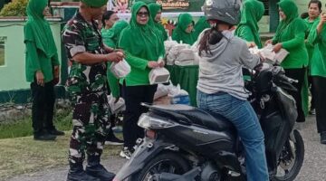 H-7 Lebaran 2026, Koramil 07/Mapurujaya Masih Berbagi Takjil Untuk Warga