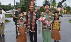 Tradisi Penyambutan Dandim Baru 1710/Mimika