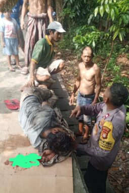 Terima Laporan Warga, Polisi Tambora Langsung Evakuasi Korban Jatuh ke Kali