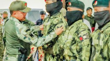 Kenaikan Pangkat Luar Biasa (KPLB) kepada 23 orang prajurit TNI