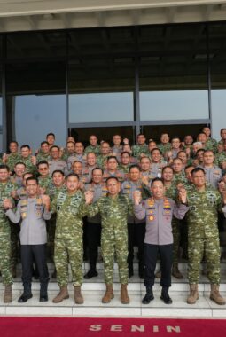 Pererat Solidaritas TNI-Polri, Kapolri Silaturahmi ke Mabes TNI
