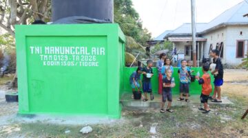Senyum dan Keceriaan Anak-anak Menikmati Air Bersih