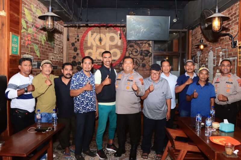 Kapolresta Pulau Ambon dan Pulau-Pulau Lease Kombes Pol Andrias Susanto Nugroho,S.I.K, M.Si bersama keluarga besar Sahapory sepakat untuk ciptakan Kamtibmas yang kondusif di wilayah hukum Polresta Ambon. 