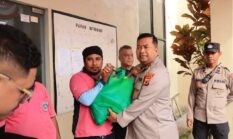 Kapolresta Ambon Salurkan 150 Paket Bansos untuk Buruh Bagasi Pelabuhan Yos Sudarso