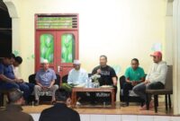 Kapolresta Pulau Ambon dan Pulau-Pulau Lease Kombes Pol Andrias Susanto Nugroho, S.I.K, M.Si sedang menyampaikan arahan kamtibmas kepada warga kawasan STAIN ARBES, Minggu (18/10/2026). 